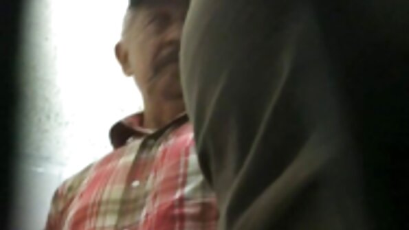 Petite blonde gal Ava Hardy får sin twat rammad under en gjutning