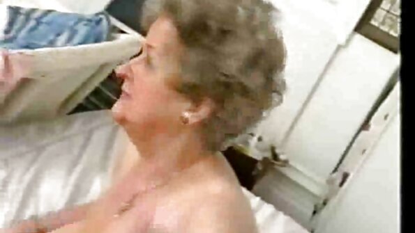 Egoistisk amatör suger kuk och blir fitta slagen i POV -scenen